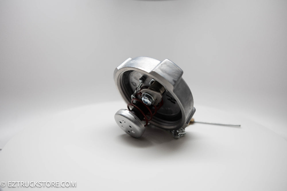 Kenworth locking fuel cap with pressure relief